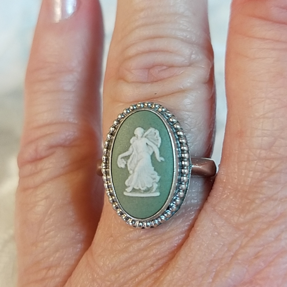 Vintage Wedgewood English Sterling Cameo Ring